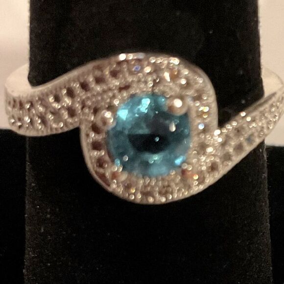 Adorable Blue Stone Ring   - Picture 1 of 6